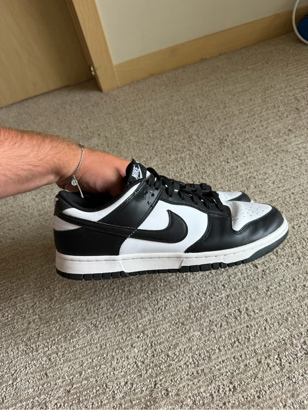 Nike Men’s Black and White Low-Top Sneakers with Swoosh panda dunks